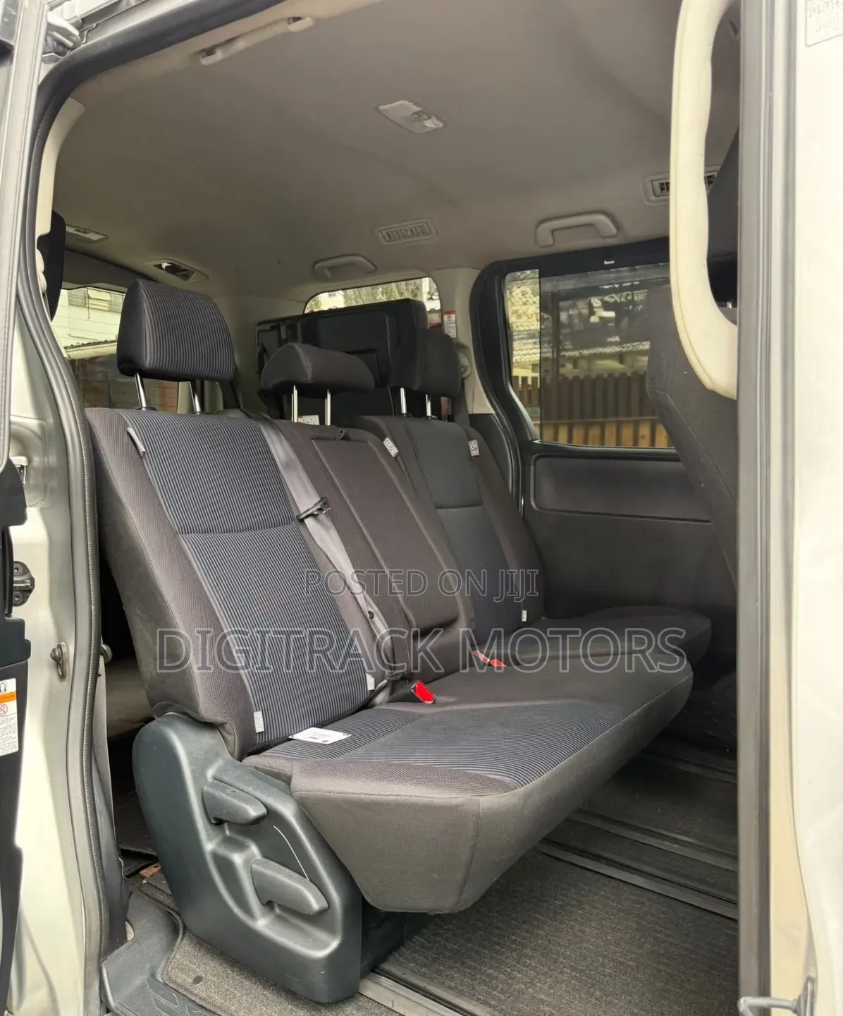 Toyota Noah 2017 Silver
