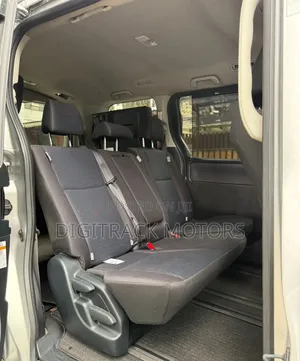 Toyota Noah 2017 Silver