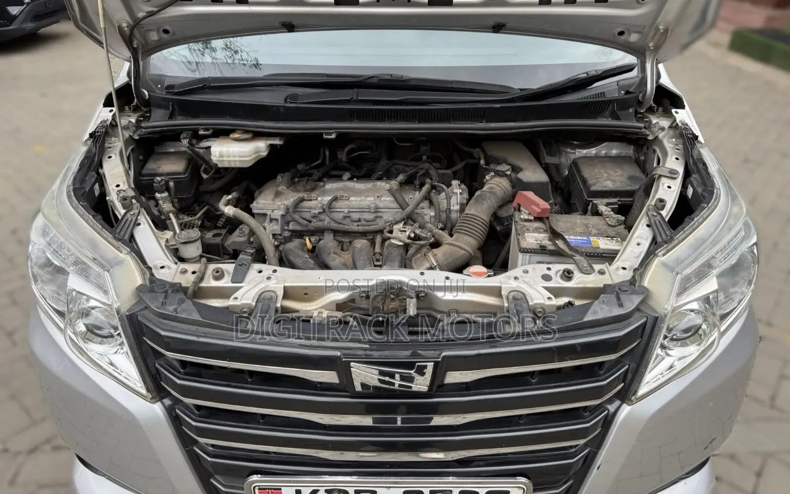 Toyota Noah 2017 Silver