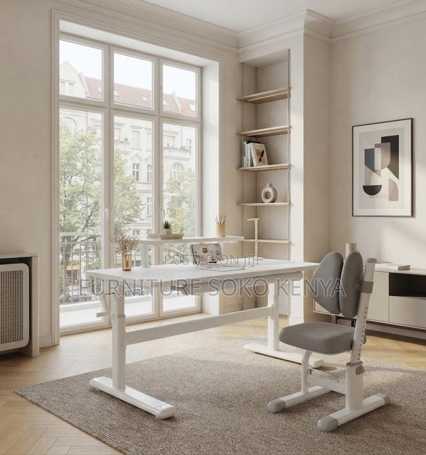 Manual Sit-Stand Desk – Adjustable Home & Office Workstation - thumbnail 3