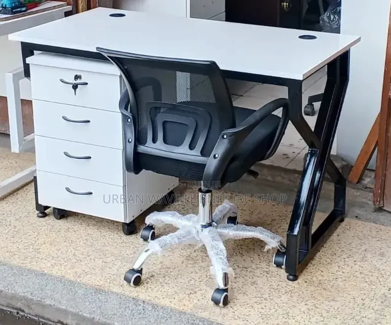 Office Furniture's Sets of Desks