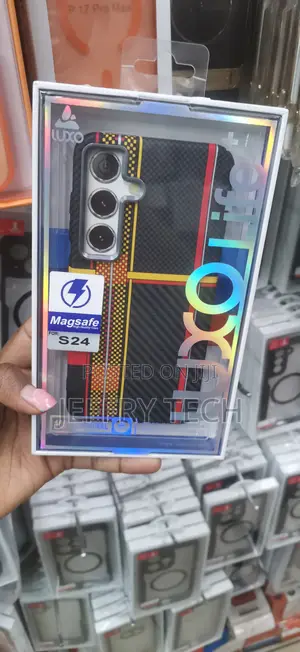 Carbon Fiber MagSafe Phone Case Designed for the Samsung Galaxy S24