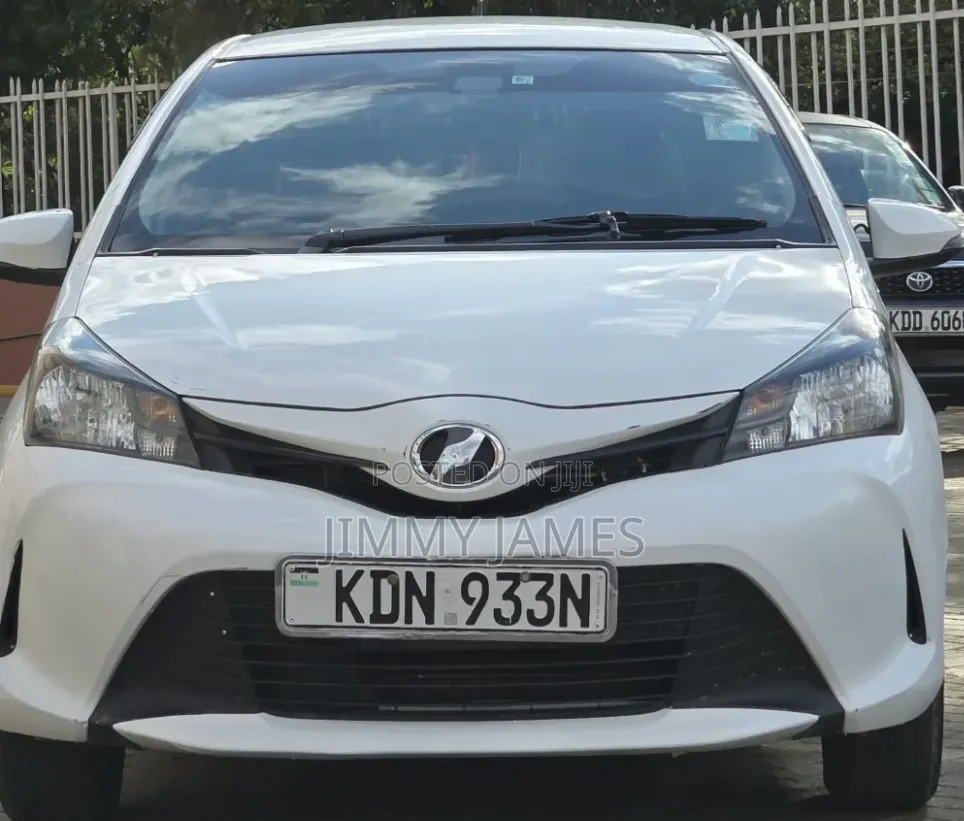 Toyota Vitz 2016 White
