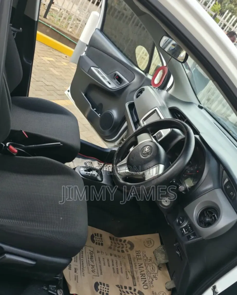 Toyota Vitz 2016 White