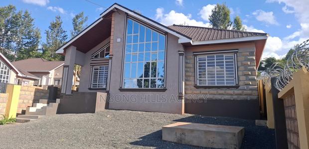 3bdrm Bungalow in Ololua, Oluulua for sale