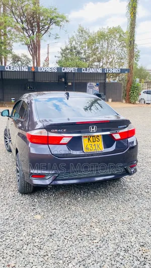 Honda Grace 2017 Blue