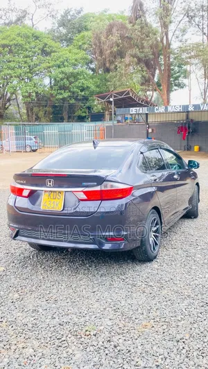 Honda Grace 2017 Blue