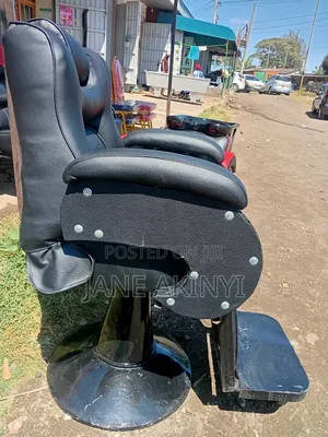 Kinyozi Chairs