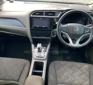 Honda Fit Shuttle 2019 White