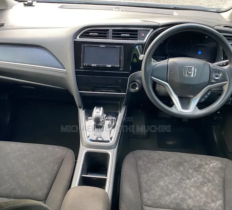 Honda Fit Shuttle 2019 White