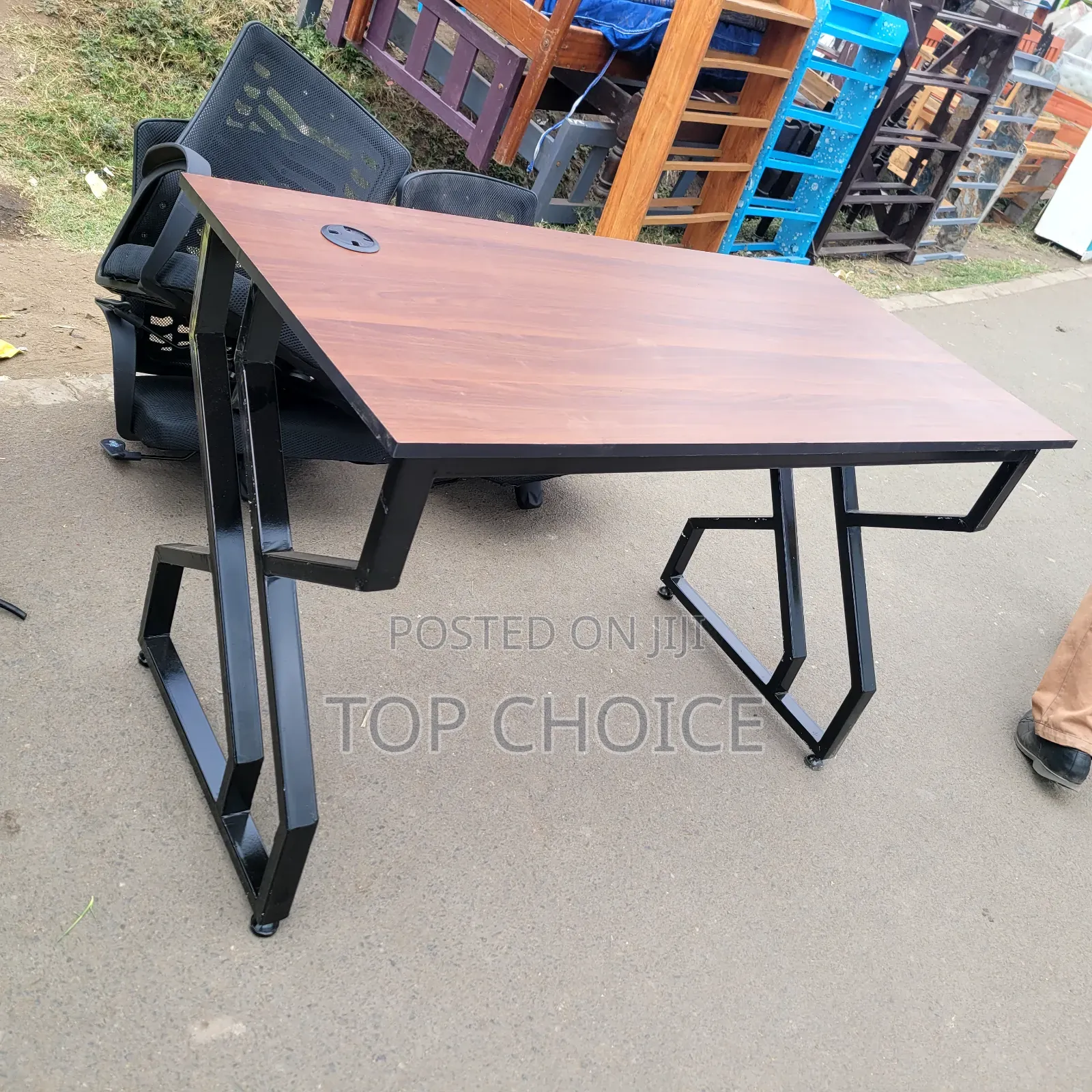 Ergonomic Office Chair With Computer Table
