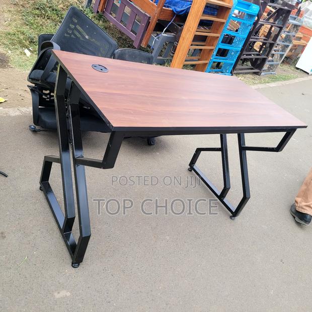 Ergonomic Office Chair With Computer Table - thumbnail 2