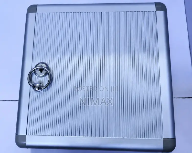 12 Keys Wall Mounted Key Box
