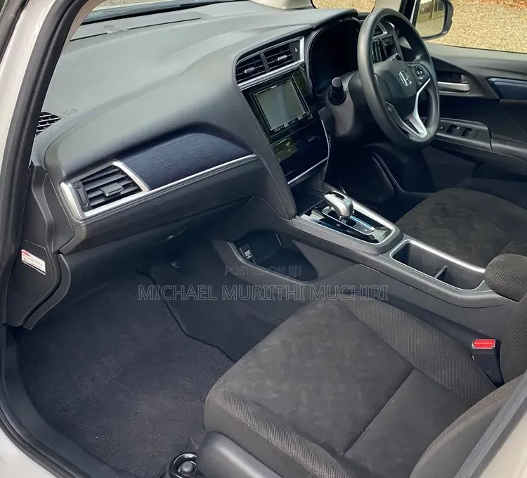 Honda Fit Shuttle 2019 White