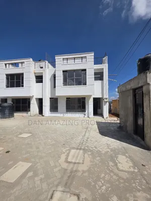 4bdrm Townhouse / Terrace in Vet, Ngong CBD for rent