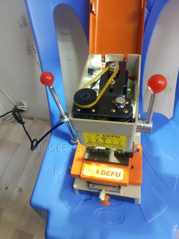 DEFU 368A Heavy-Duty Key Cutting Machine - main view