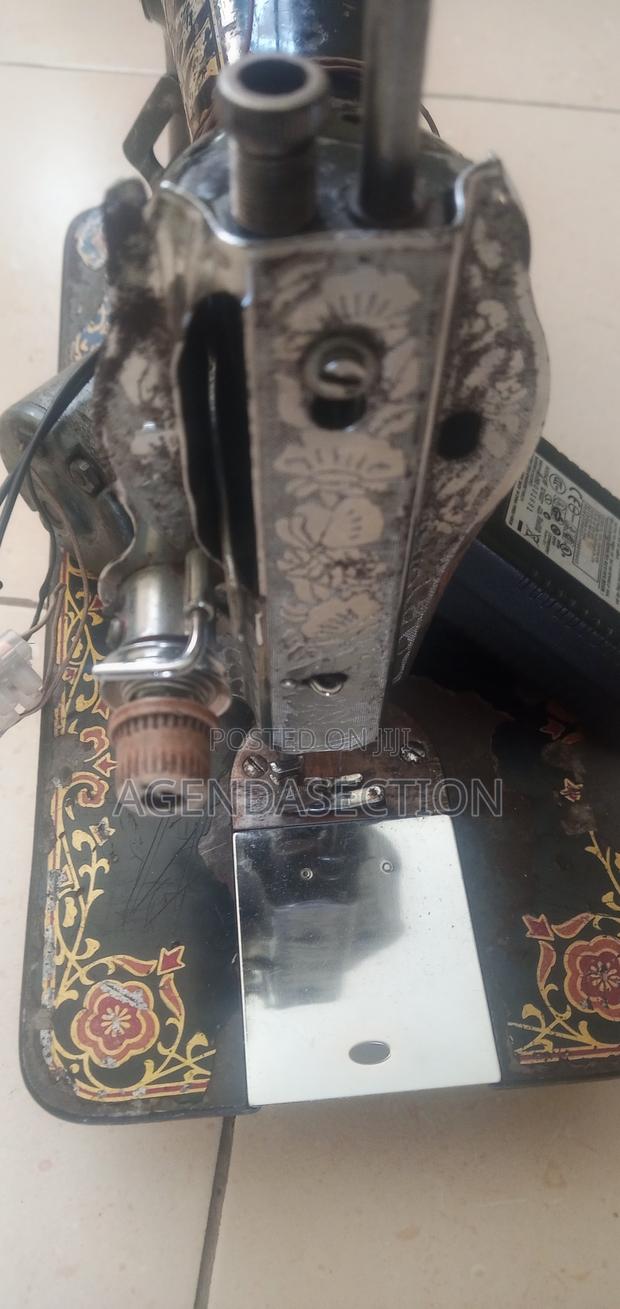 Sewing Machine - thumbnail 2