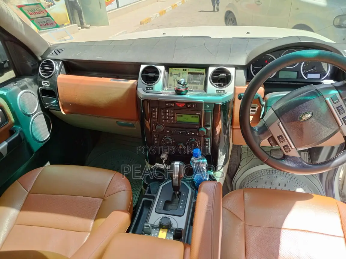Land Rover Discovery 2009 White