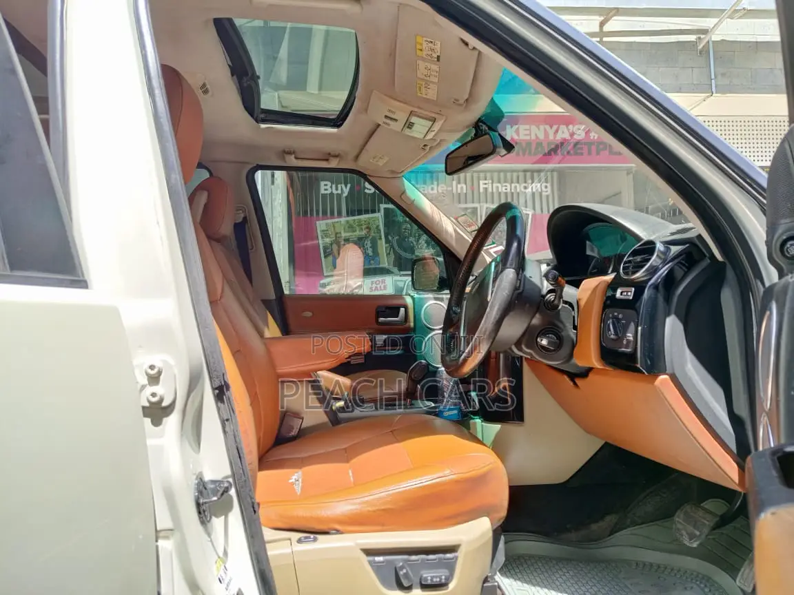 Land Rover Discovery 2009 White