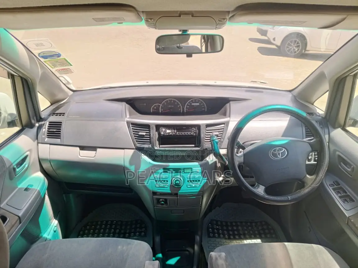 Toyota Voxy 2007 White
