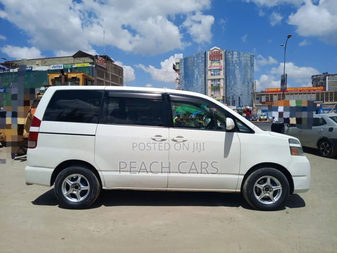 Toyota Voxy 2007 White