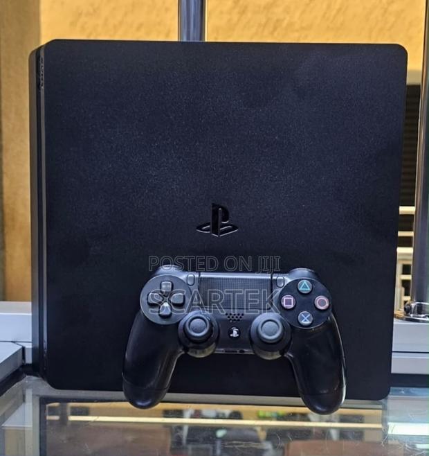 PS4 Slim Chipped One Pad - main view