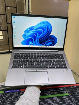 New Laptop HP ZBook Firefly 14 G7 16GB Intel Core i7 SSD 256GB