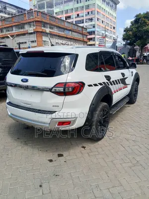 Ford Everest 2016 White