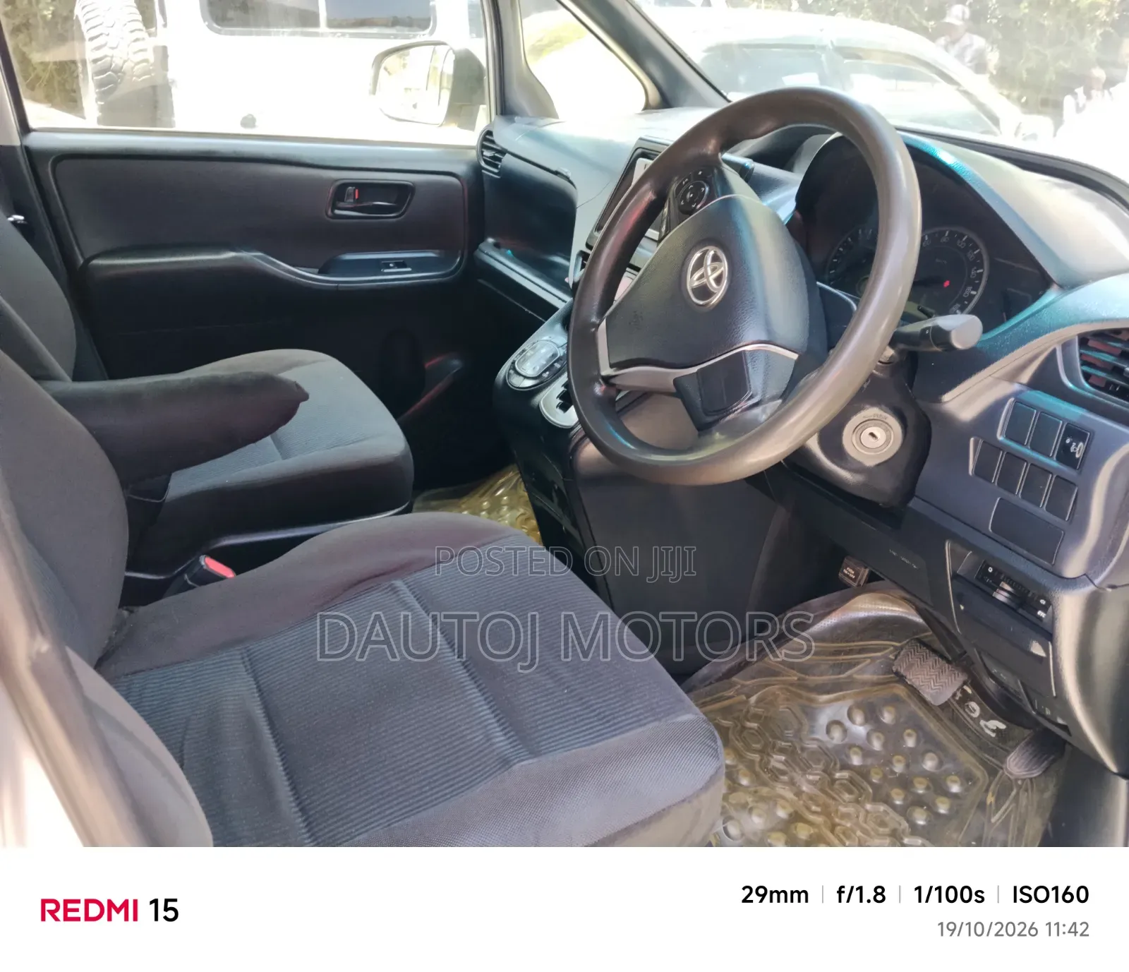 Toyota Noah 2015 Silver