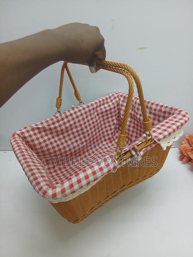 Picnic Outdoor Baskets With Cloth
