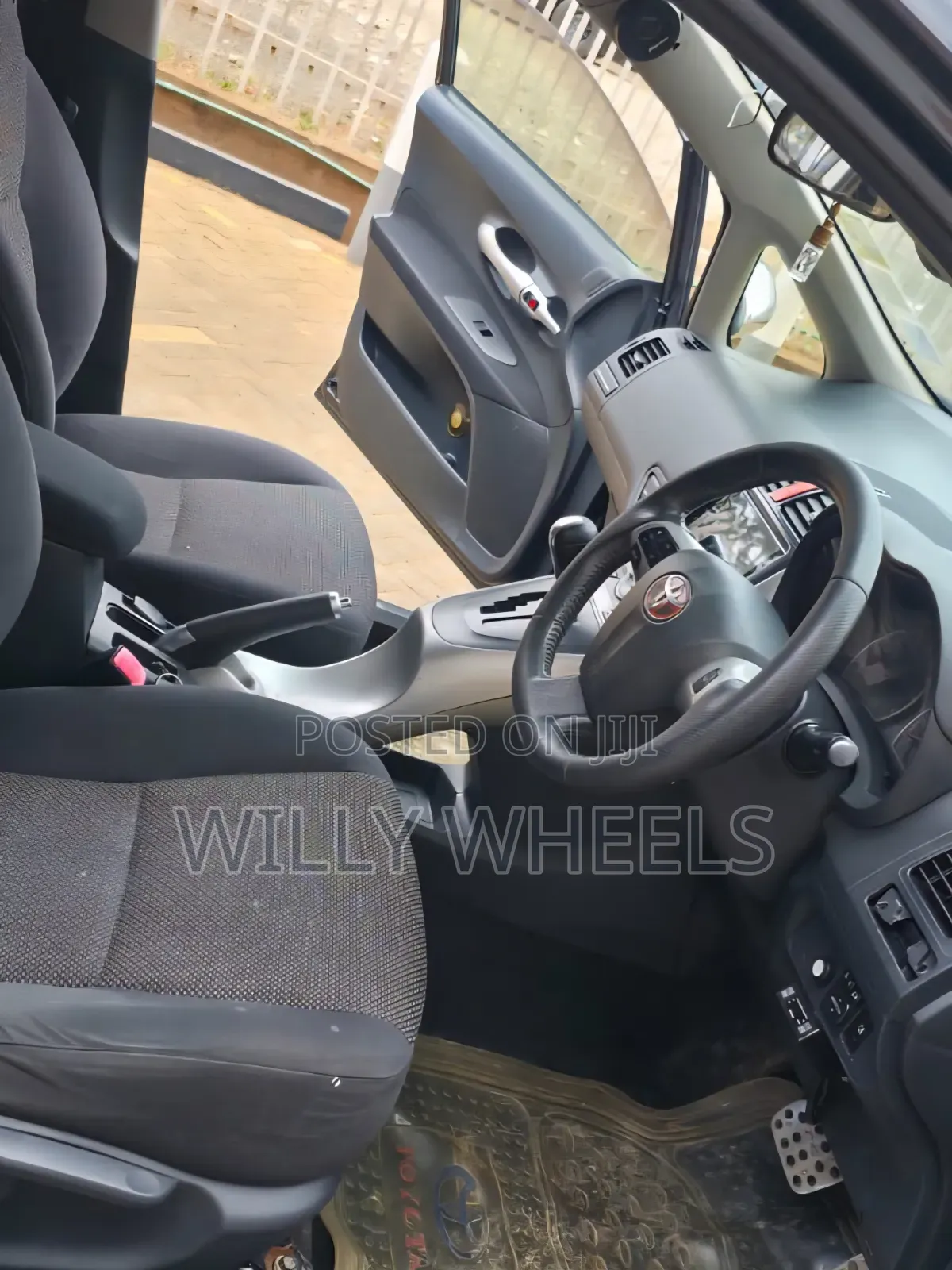 Toyota Auris 2012 Black