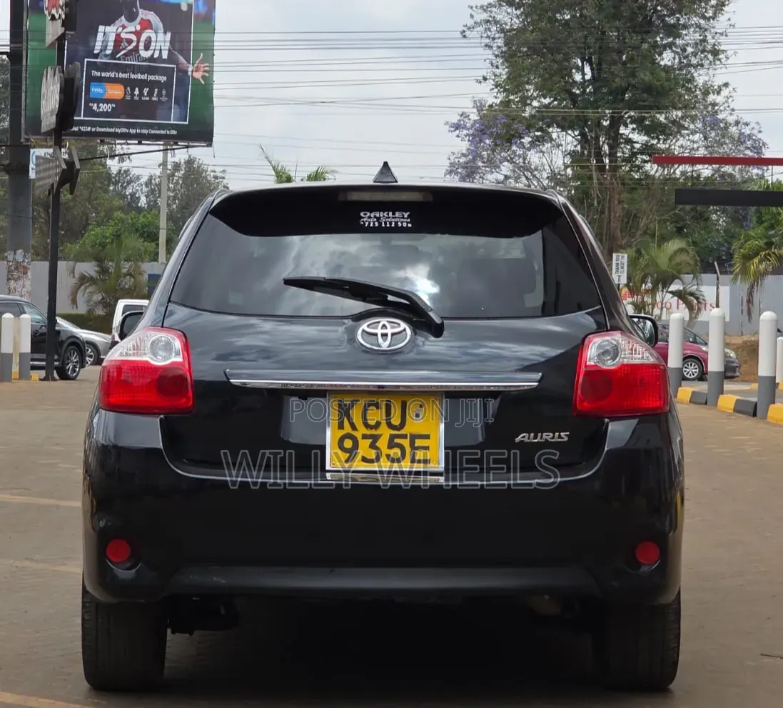 Toyota Auris 2012 Black