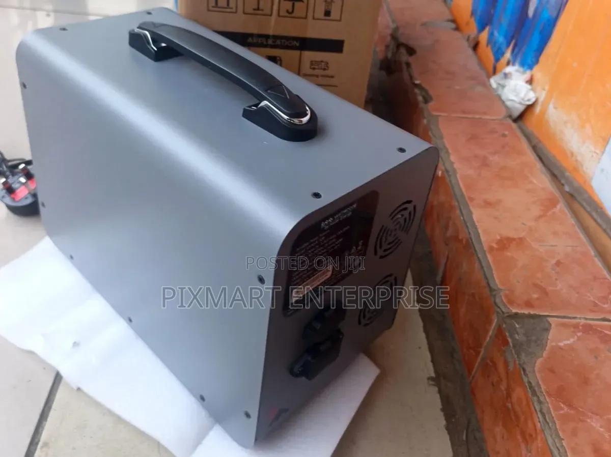 Portable Lithium Ion Battery Power Station With AC Output