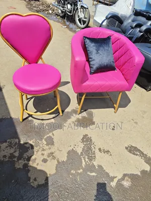 Salon Stiling and Love Chair.