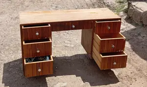 7-Drawer Pedestal
Writing Desk