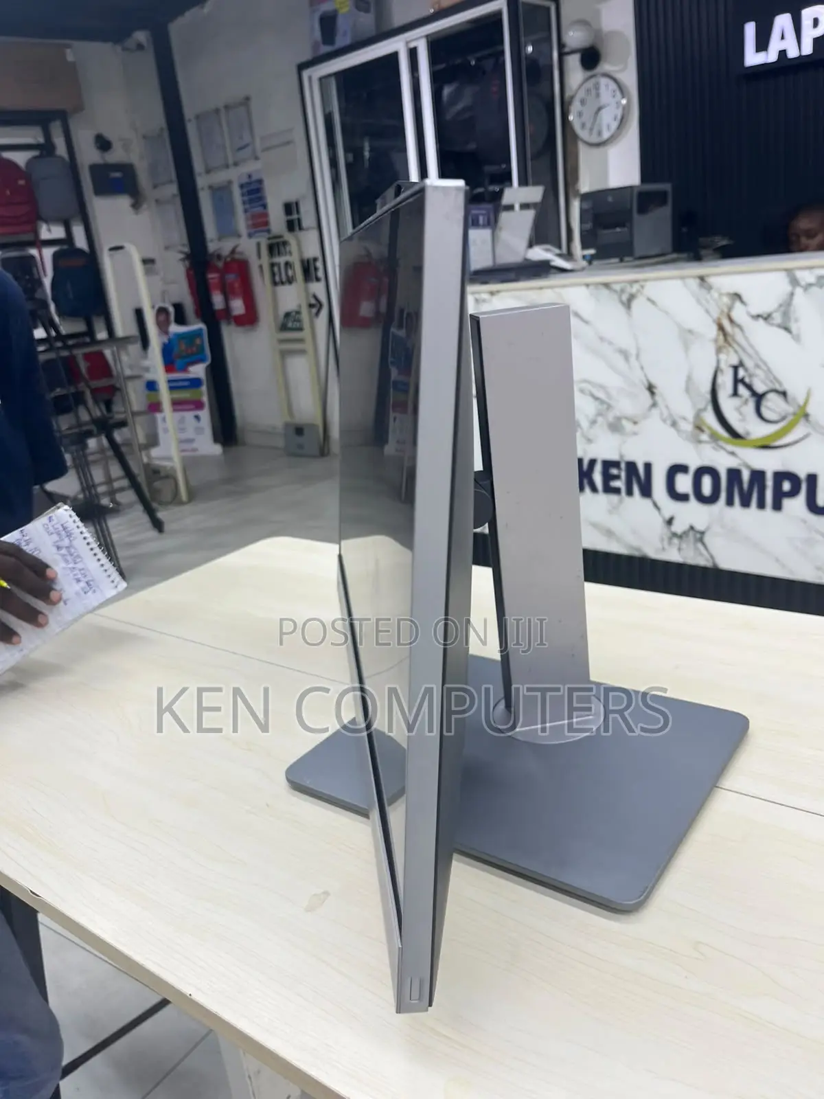 HP Professional Monitor With Adjustable Stand