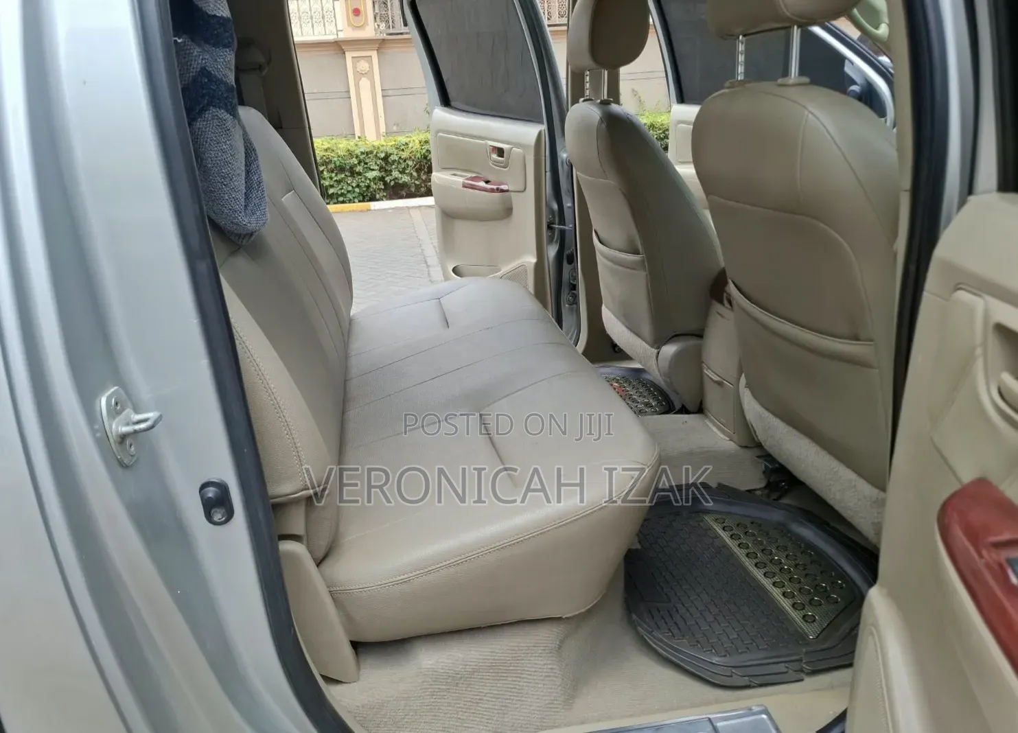 Toyota Hilux 2010 Silver