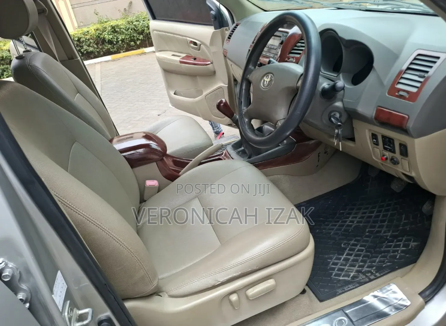 Toyota Hilux 2010 Silver