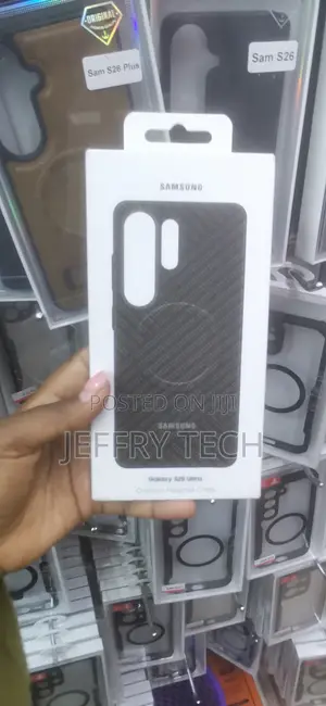 Samsung Galaxy S26 Ultra Carbon Magnet Case Packaged in a White Box