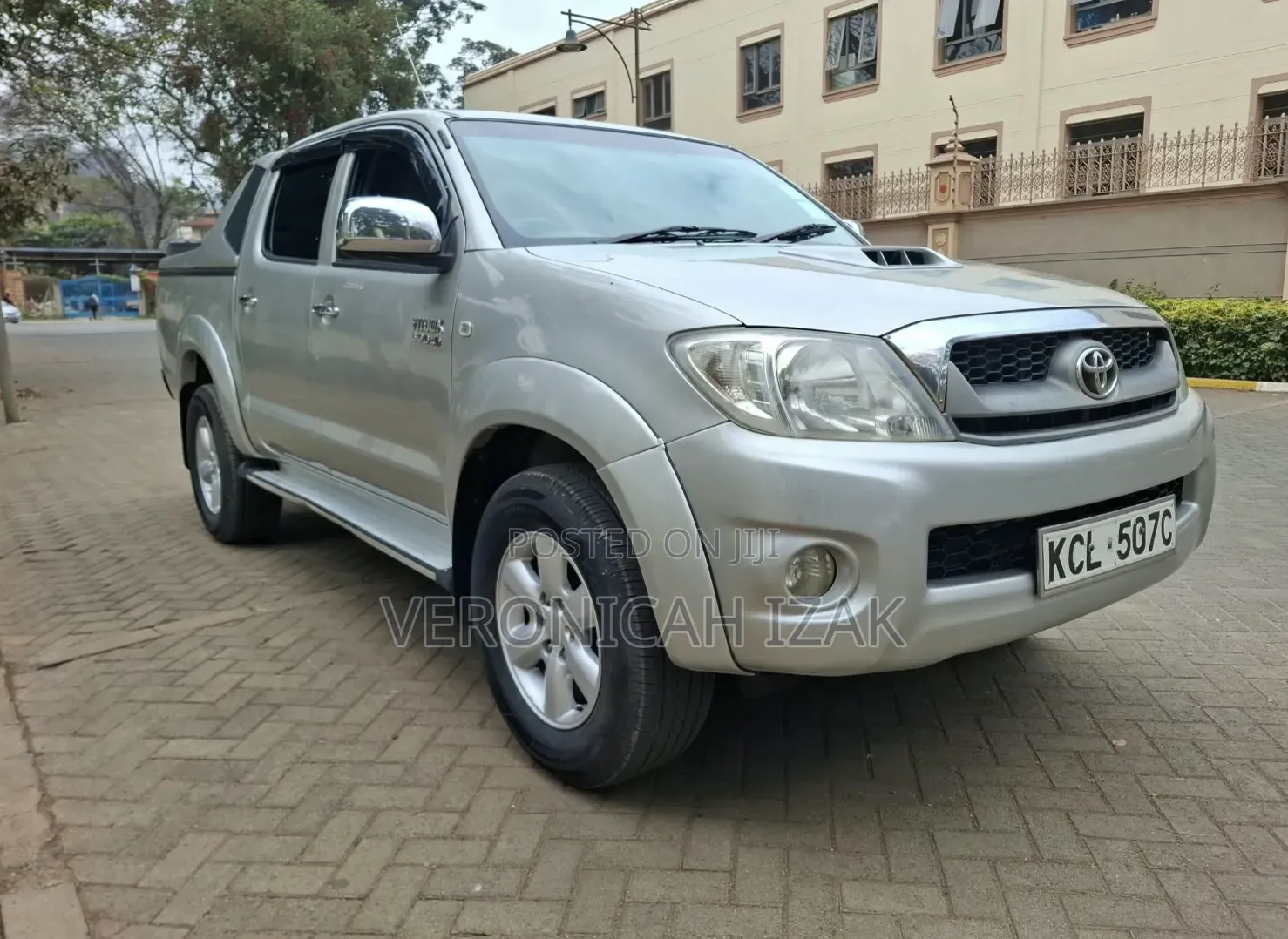 Toyota Hilux 2010 Silver