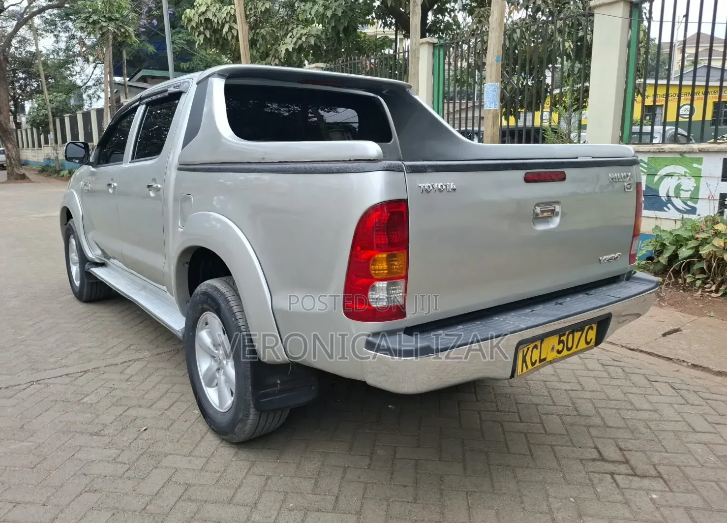 Toyota Hilux 2010 Silver