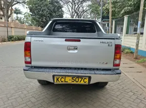 Toyota Hilux 2010 Silver