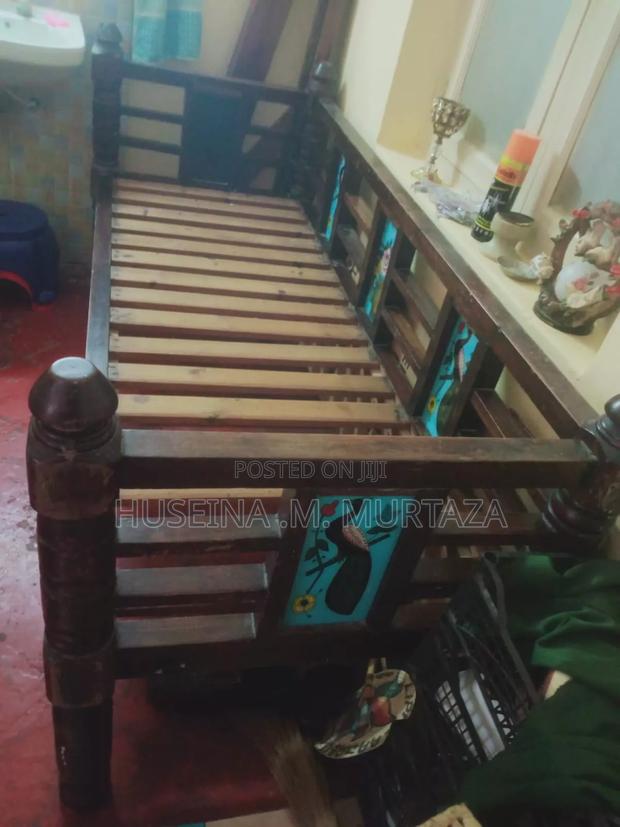 Antique Diwan Bed - thumbnail 3