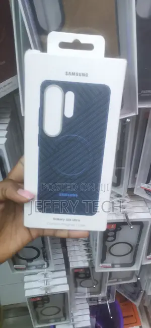 Samsung Galaxy S26 Ultra Carbon Magnet Case in a Dark Blue Finish.