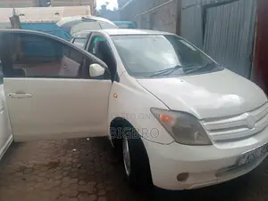 Toyota IST 2004 White