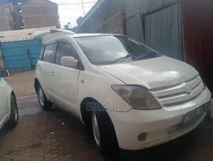Toyota IST 2004 White