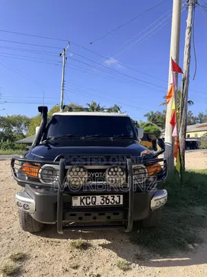 Toyota FJ Cruiser 4x4 Automatic 2011 Black