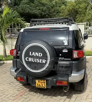 Toyota FJ Cruiser 4x4 Automatic 2011 Black