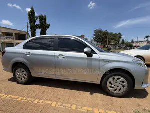 Toyota Axio 1.5 Hybrid 2WD 2018 Silver