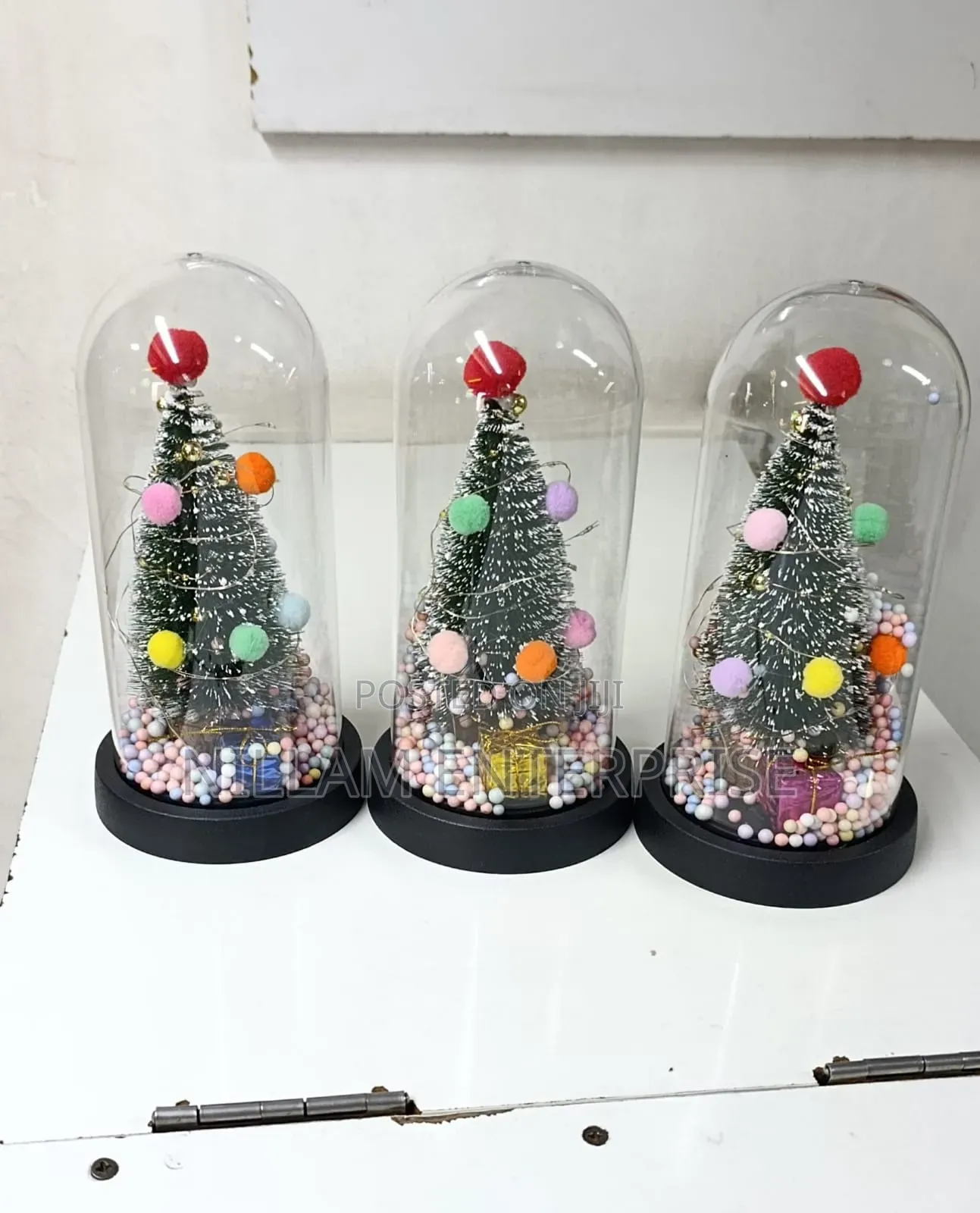 *New Xmas Gift Tree in Glass Dome